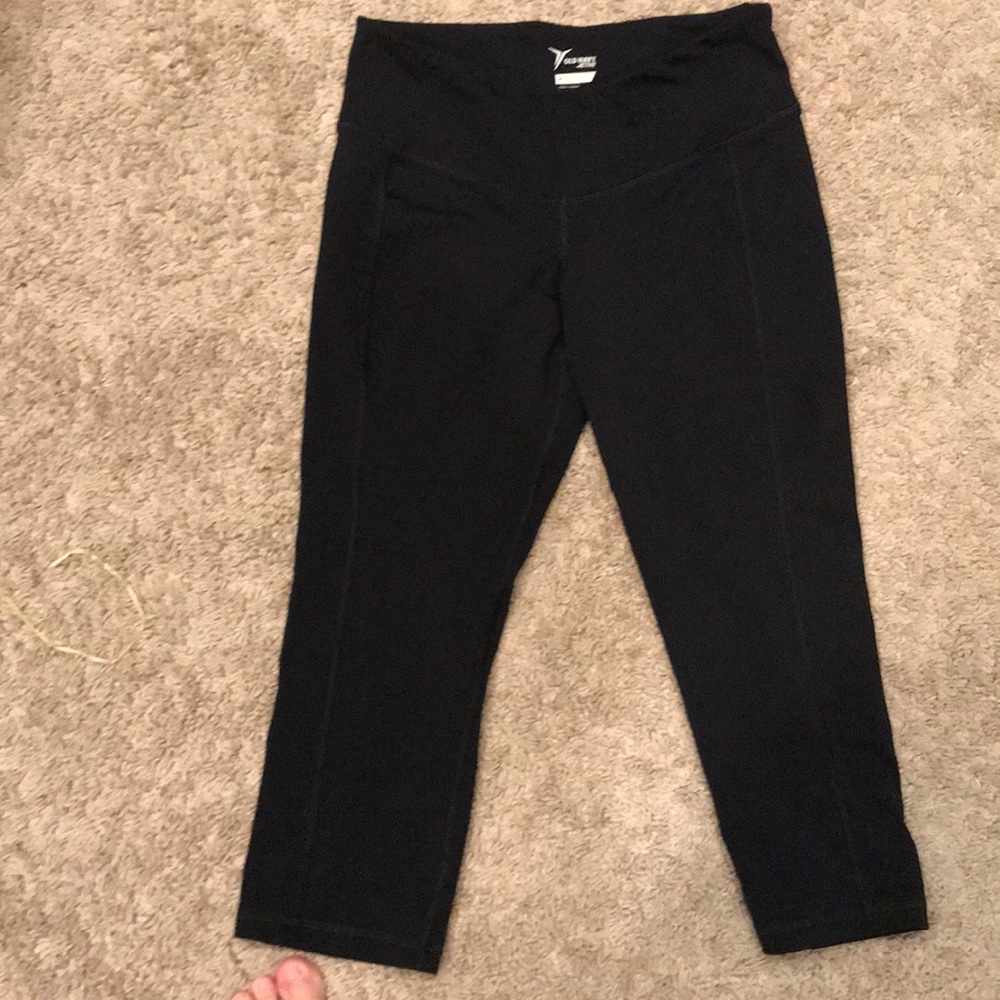 Black capris